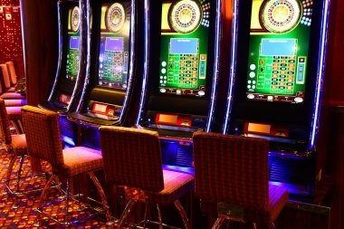 sr777 mobile app home screen with account balance, live betting options, and deposit buttons